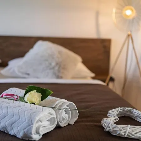 Tera U Zamku Cervena Lhota * Pluhuv Zdar